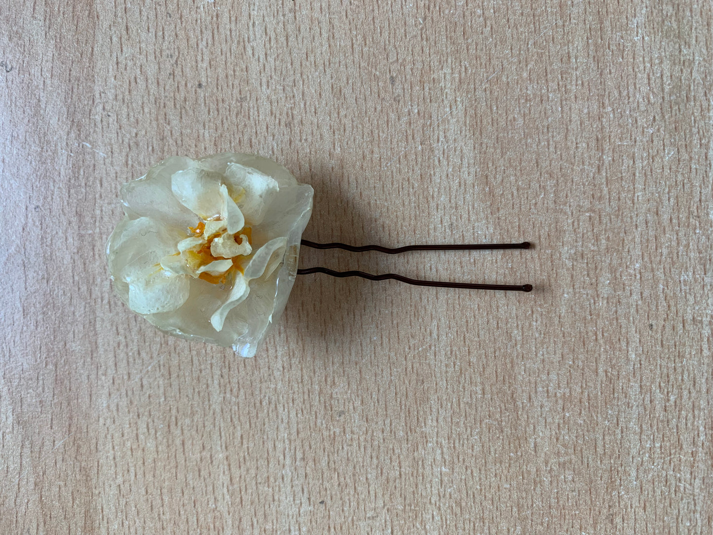 White Cheerfulness Hair Pins x 3