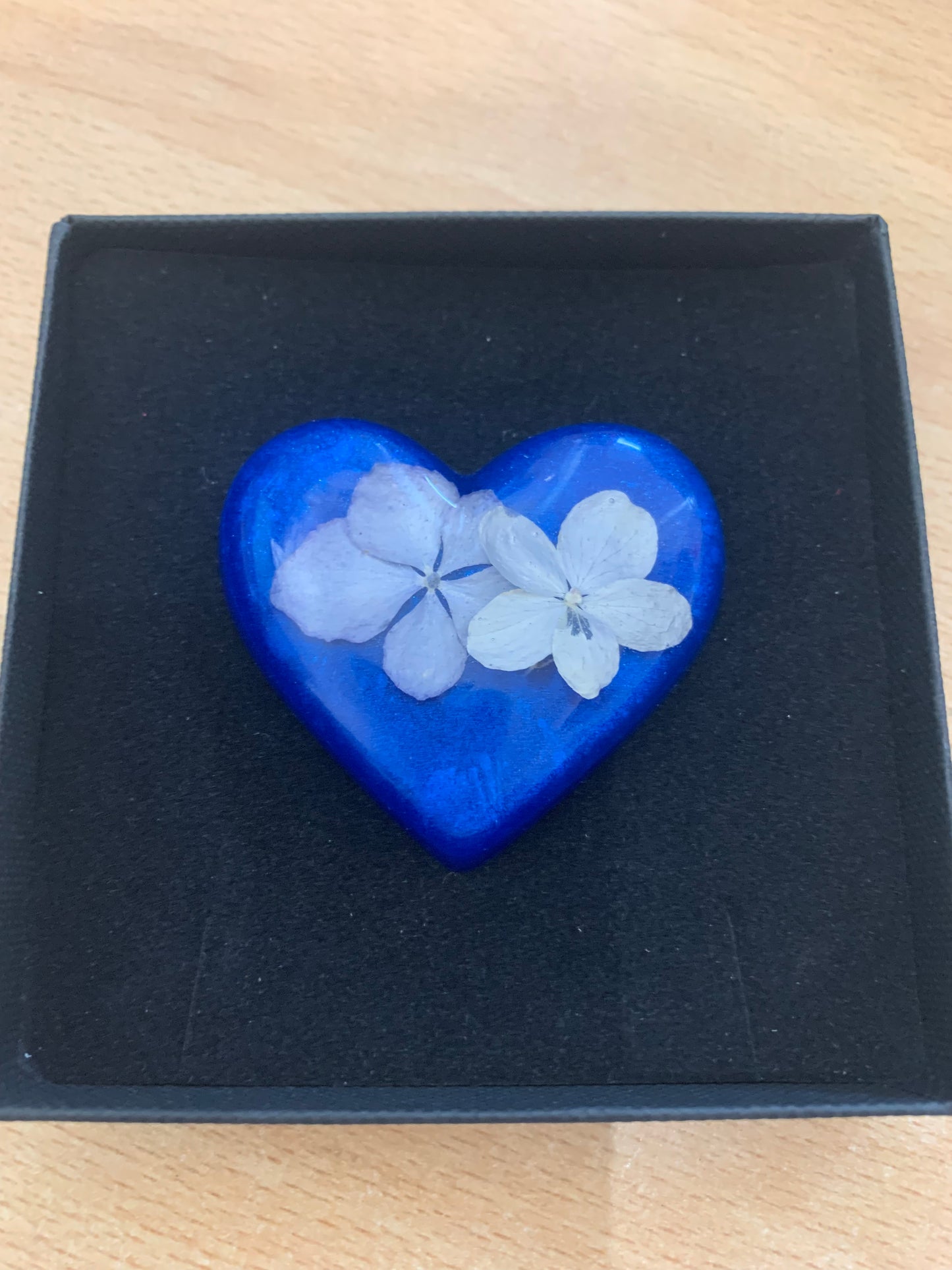 Pocket Hug - Resin Art