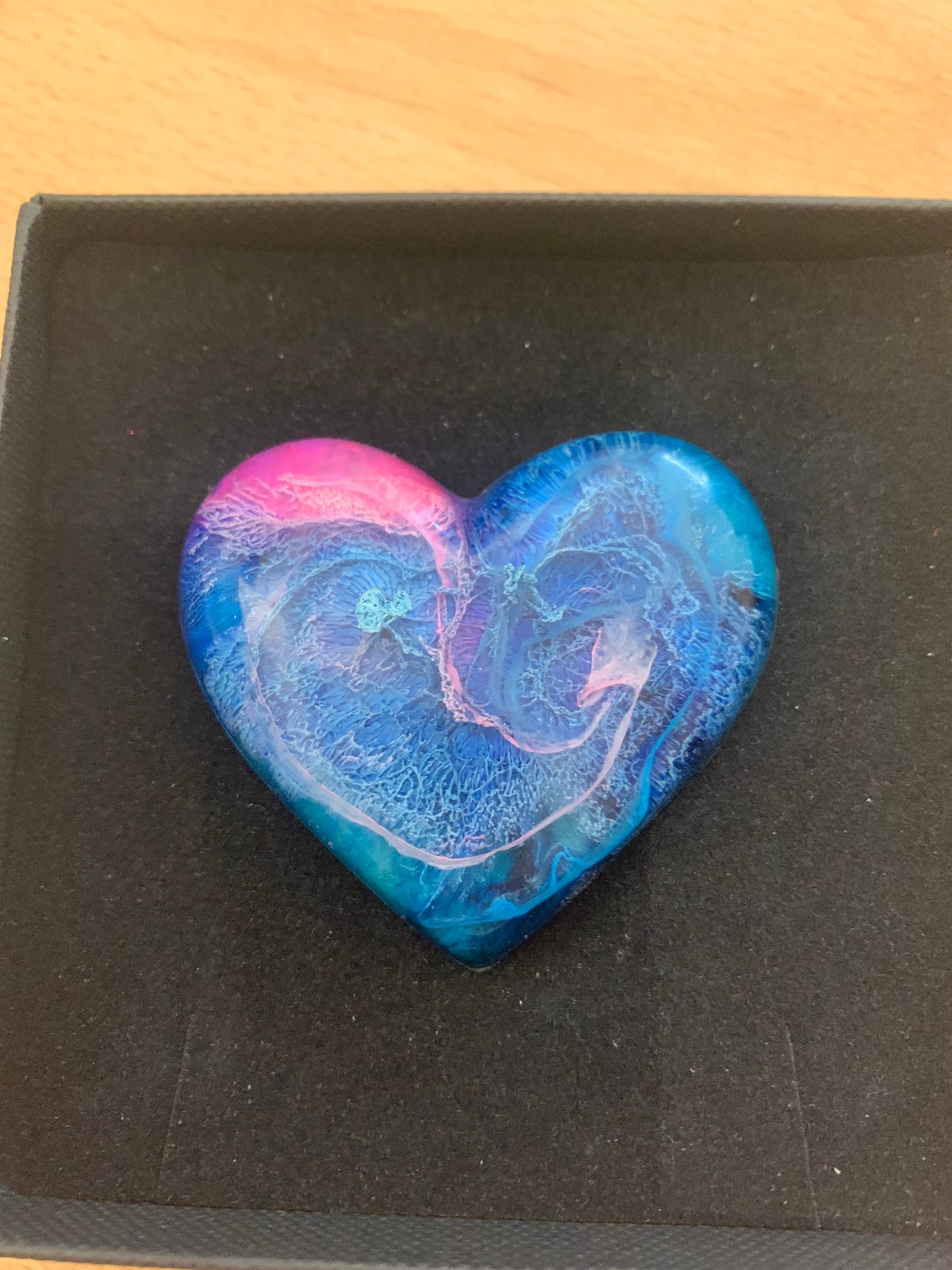 Pocket Hug - Resin Art