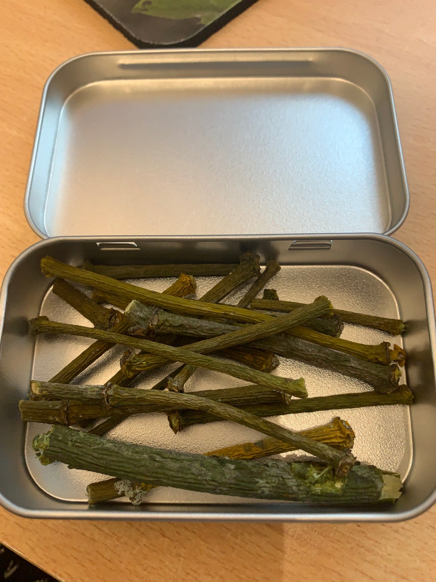 Mistletoe - Dried Mistletoe Twigs and Wood