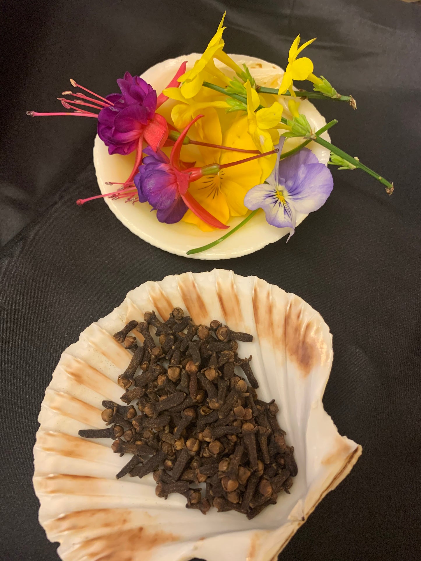 Cloves whole